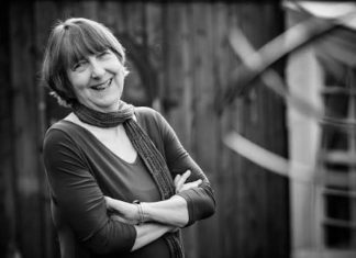 چرا گوشتخواری هنوز کارت مردانگی است؟/گفتوگو با کارول آدامز، نویسندهی «سیاست جنسی گوشت»